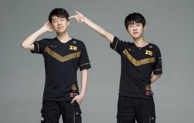 极高的社交 极高的社交